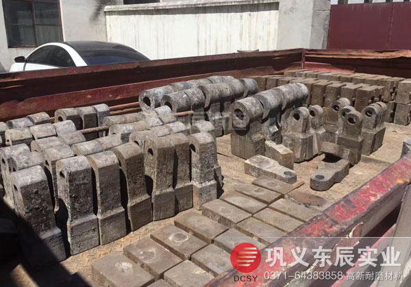 東辰鑄造專(zhuān)注生產(chǎn)高鉻耐磨合金錘頭